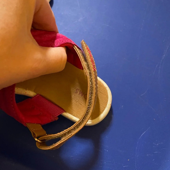 Tiny‎ Toms pink and tan sandals size 8 - Picture 4 of 6